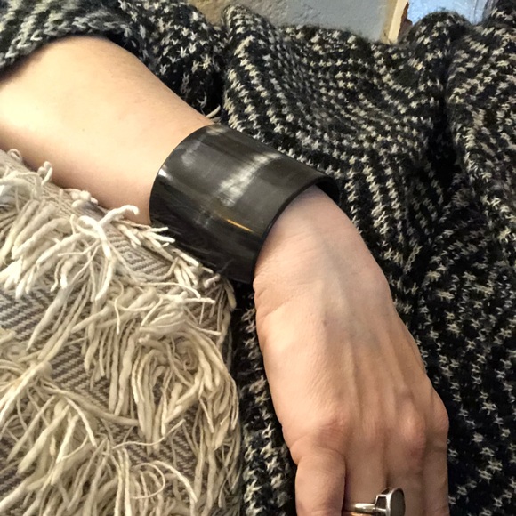 Authentic horn cuff, polished black/white. - Picture 7 of 7